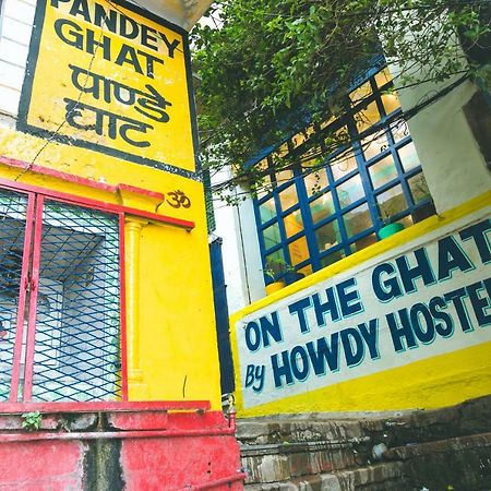 On The Ghat By Howdy Hostels Varanasi Exterior photo