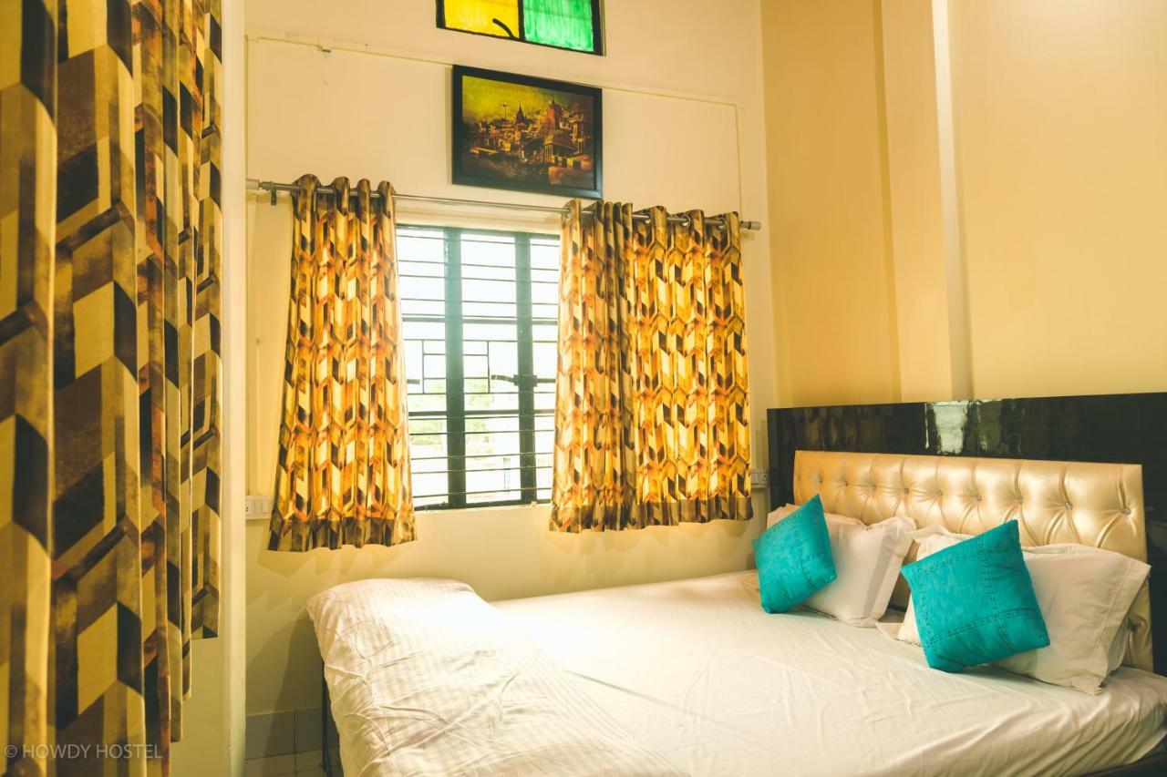 On The Ghat By Howdy Hostels Varanasi Exterior photo