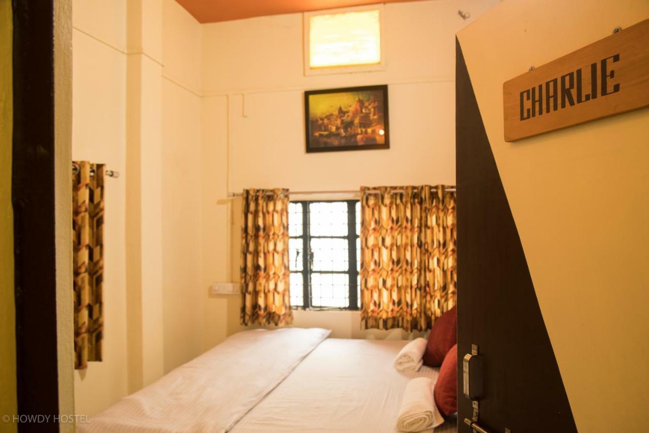 On The Ghat By Howdy Hostels Varanasi Exterior photo