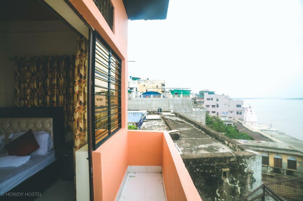 On The Ghat By Howdy Hostels Varanasi Exterior photo